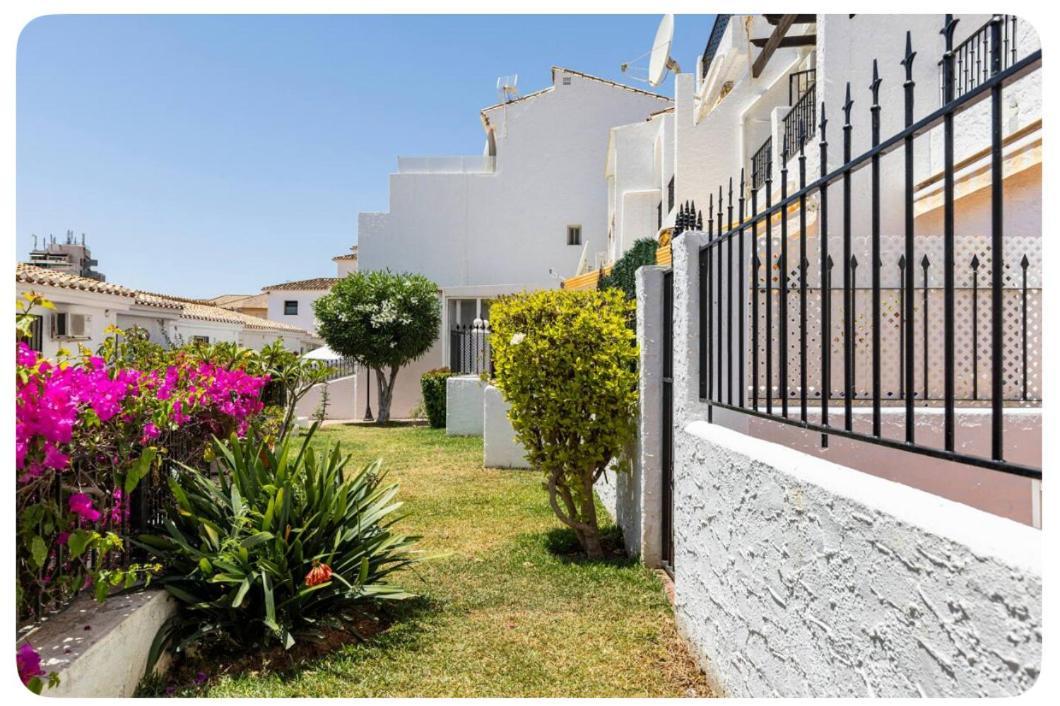 Villa La Casa En La Carihuela Playa A 4 Minutos A Pie Torremolinos Exterior foto